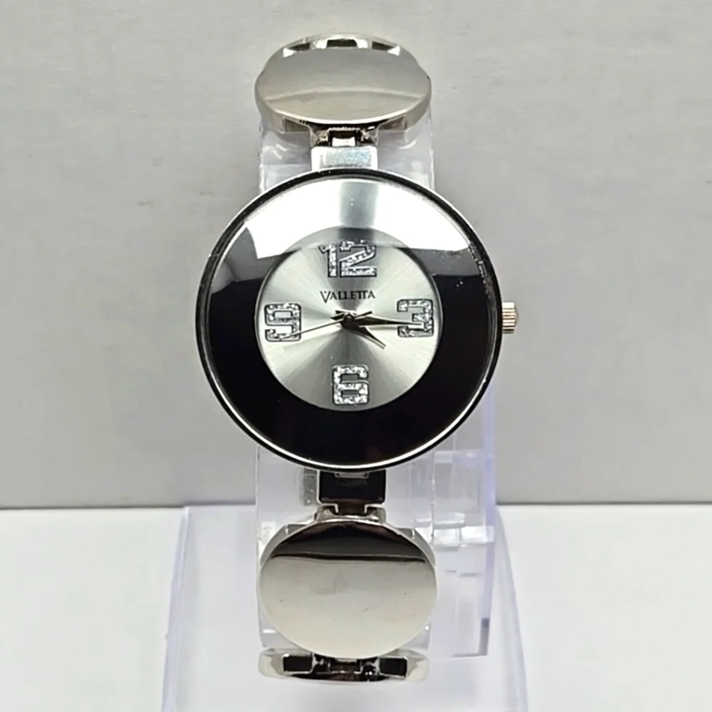 Womens Valletta Geometric Round Watch Silver Tone Circles New Battery Classic